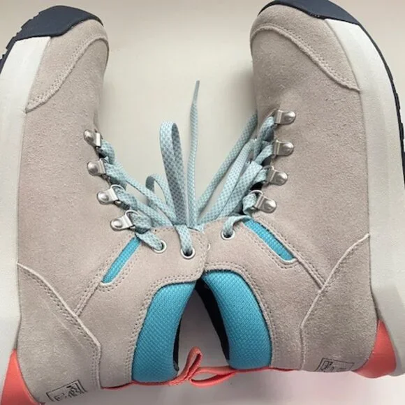 LL Bean Hiking Sneakers Size 8.5 New in Box - Picture 3 of 9